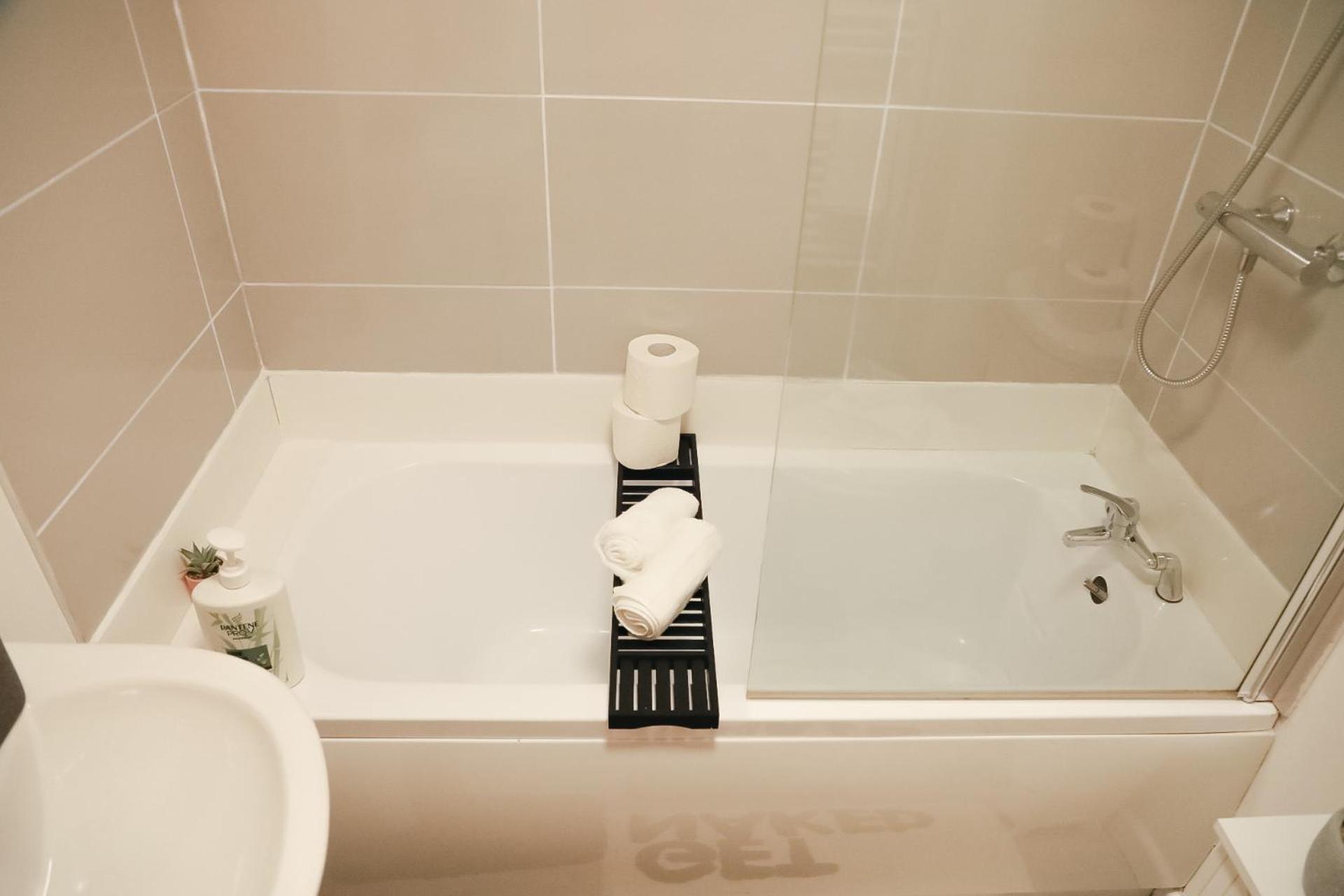 1 Bedroom Apartment Bradford City Centre Foster Square ภายนอก รูปภาพ
