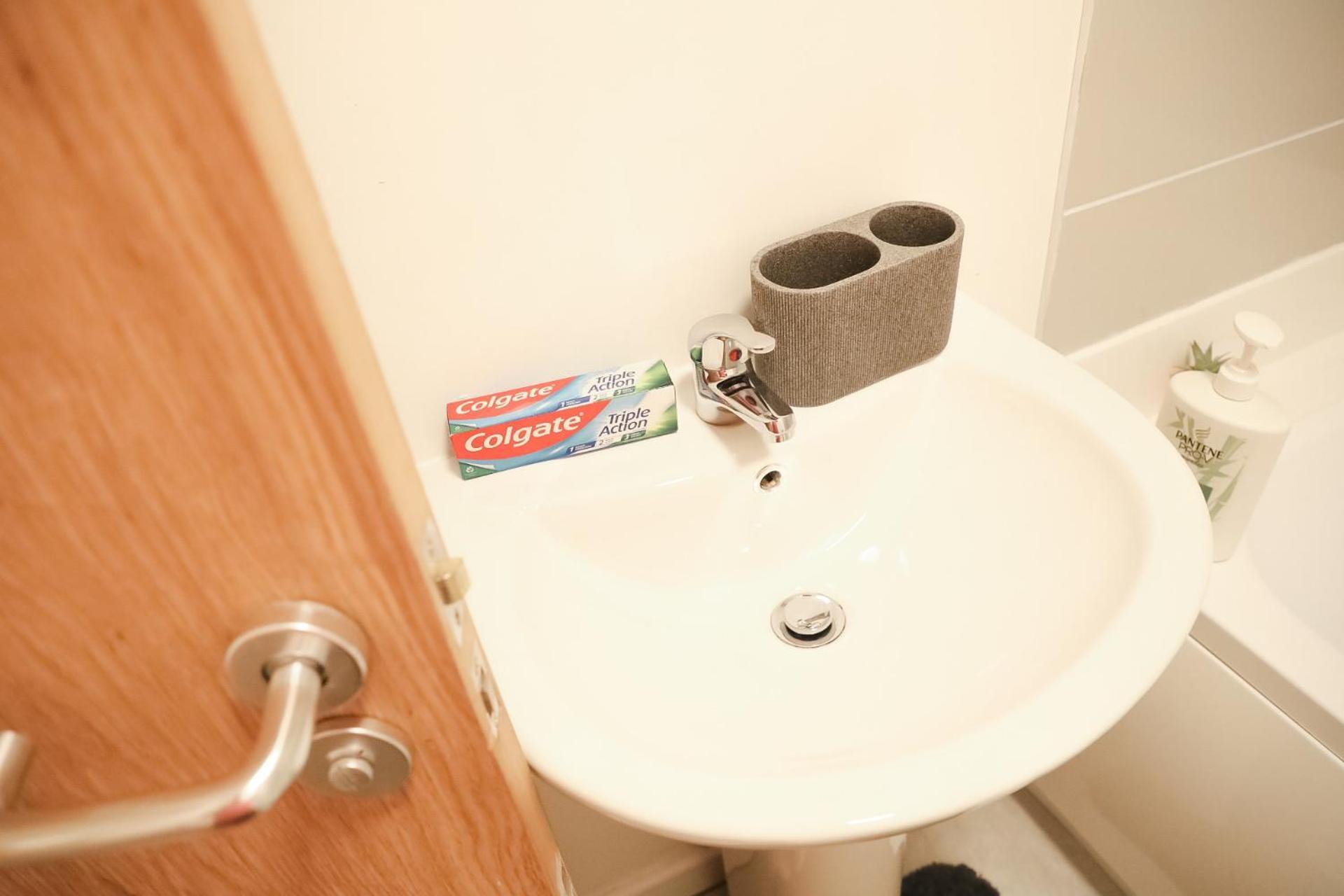 1 Bedroom Apartment Bradford City Centre Foster Square ภายนอก รูปภาพ