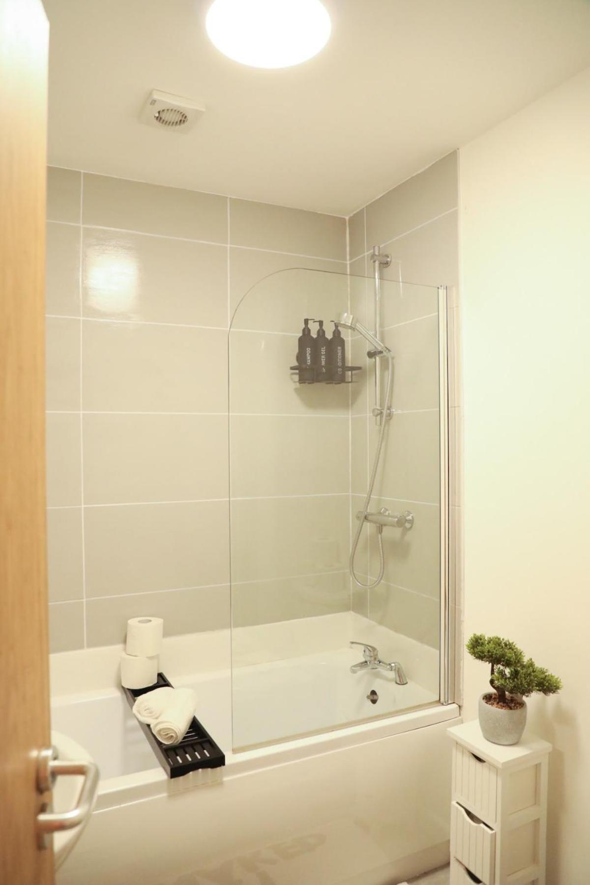 1 Bedroom Apartment Bradford City Centre Foster Square ภายนอก รูปภาพ